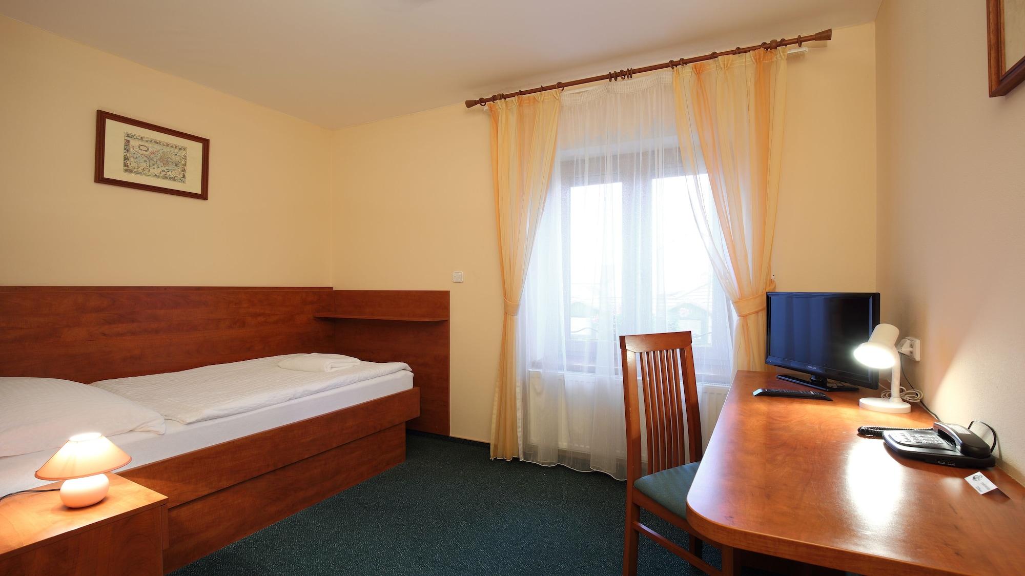 Hotel Palace Πίλζεν Εξωτερικό φωτογραφία