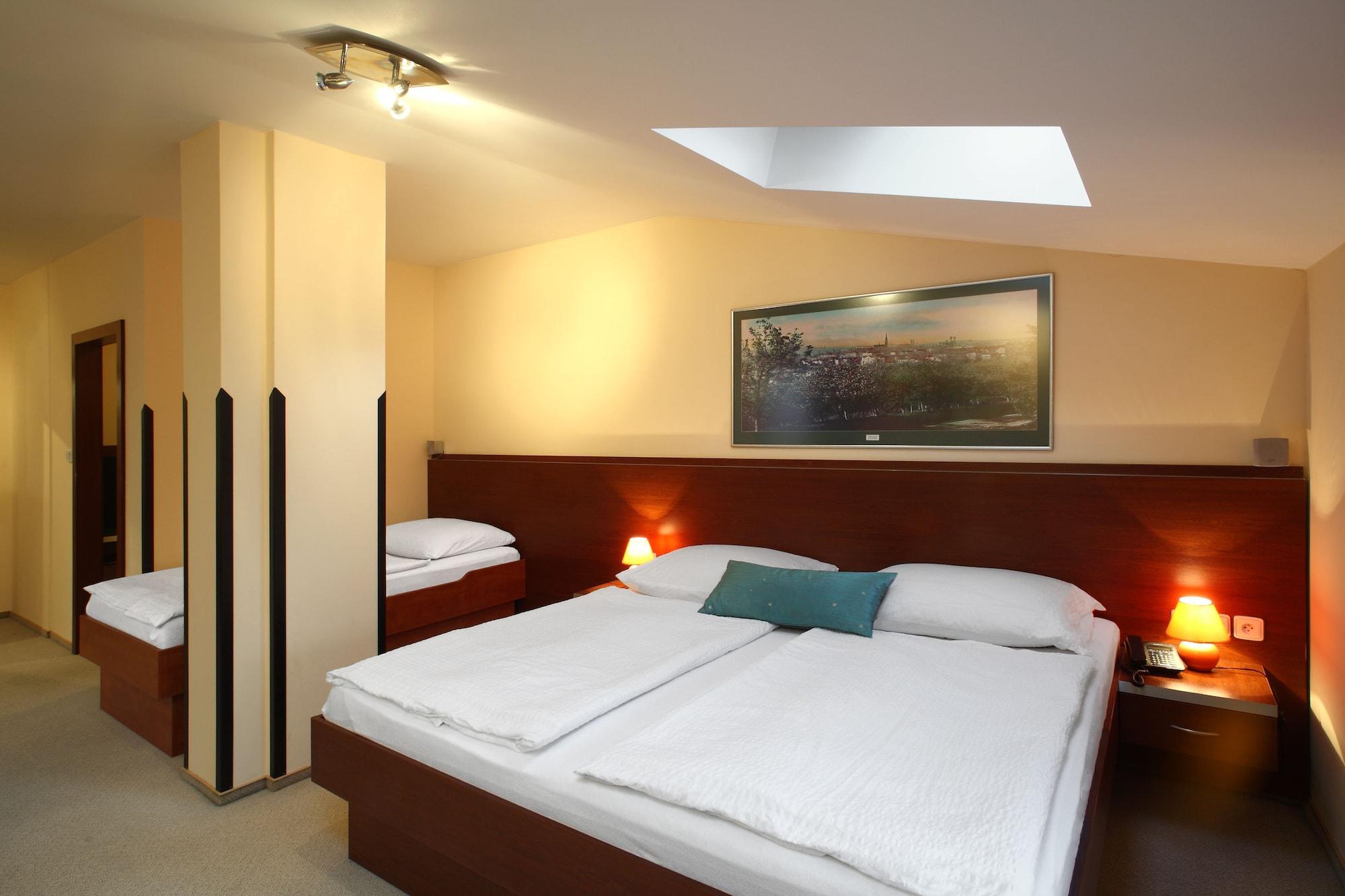 Hotel Palace Πίλζεν Εξωτερικό φωτογραφία