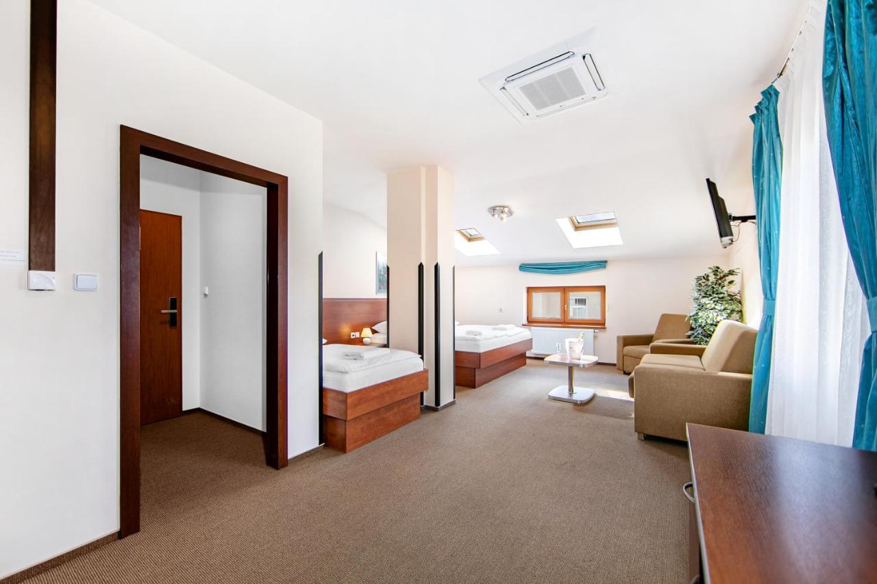 Hotel Palace Πίλζεν Εξωτερικό φωτογραφία