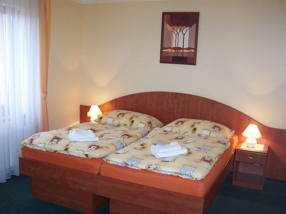 Hotel Palace Πίλζεν Εξωτερικό φωτογραφία