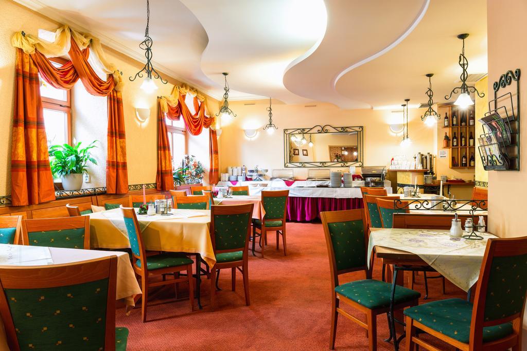 Hotel Palace Πίλζεν Εξωτερικό φωτογραφία