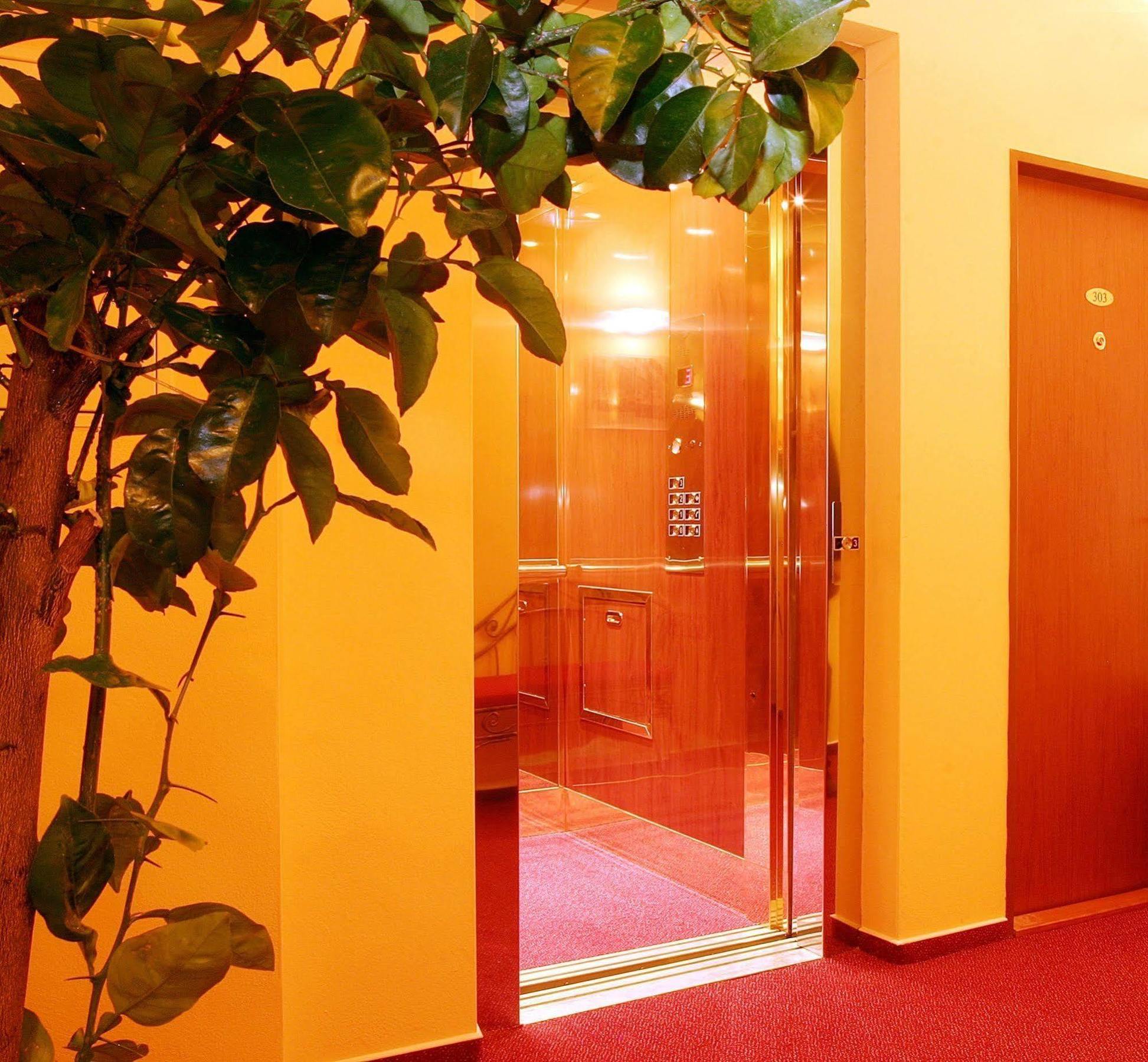 Hotel Palace Πίλζεν Εξωτερικό φωτογραφία